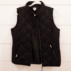 Size medium vest, black quilted